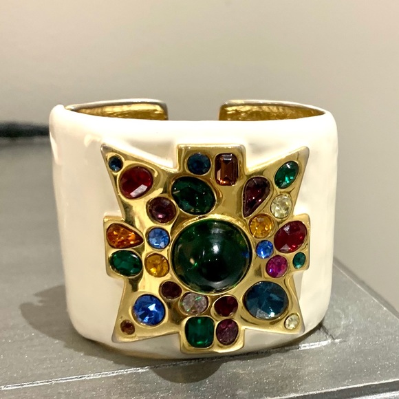 Coco Chanel’s cuffs Costume jewelled - Picture 8 of 9